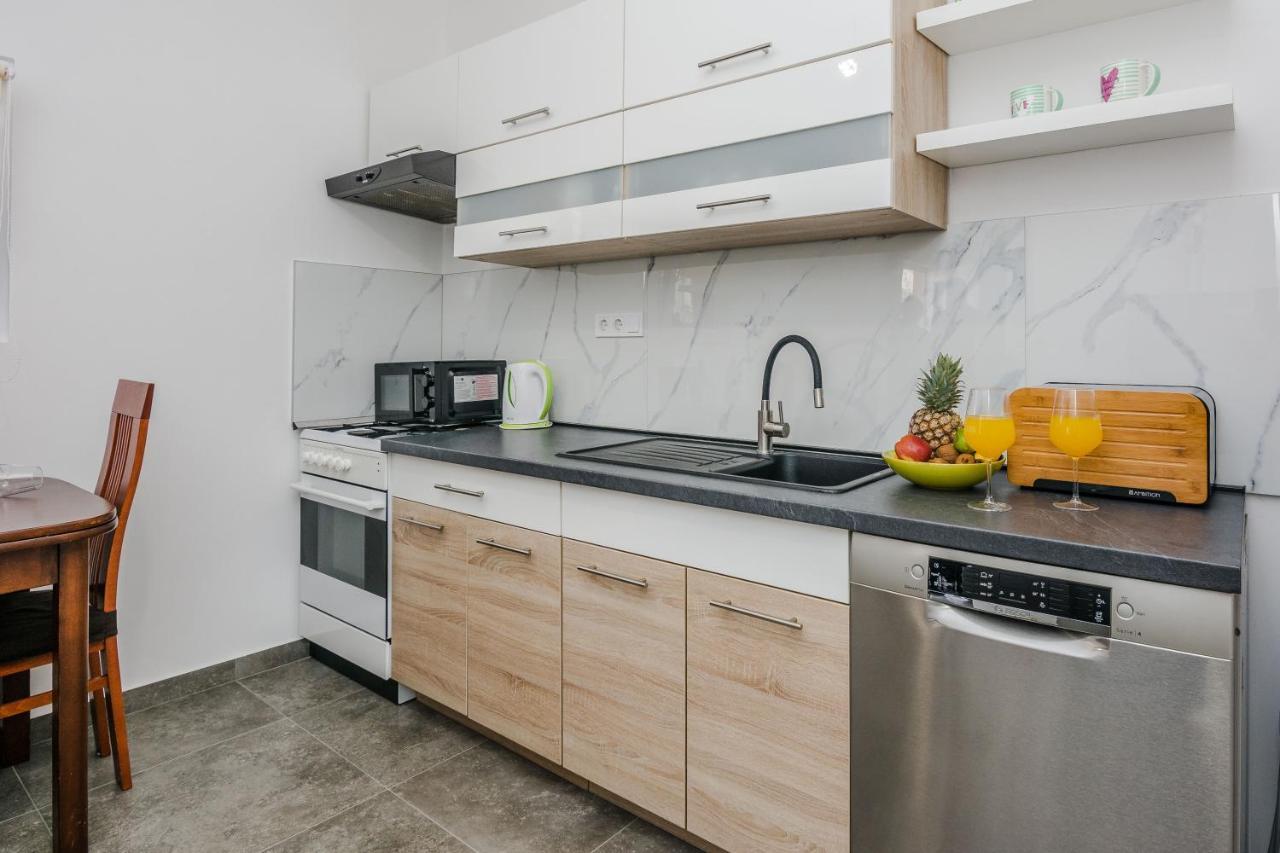 Lovely Apartment M&K In Peaceful Area - Zadar Exterior foto